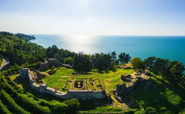 Fortaleza Petra Tsikhisdziri Georgia Una Fortaleza Con Jardín Cascada Kobuleti —  Fotos de Stock