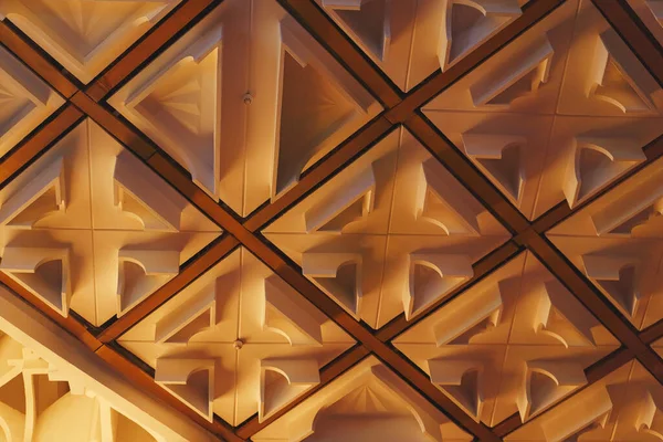 Zelluläre Decke Gebäude Nahaufnahme Deckenleisten Modernen Jugendstil Textur Der Quadrate — Stockfoto