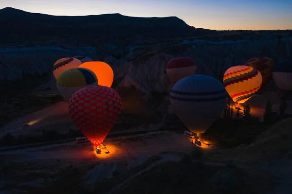 Preparing Balloon Flight Early Morning Fiery Glowing Balloons Sunrise Take — Stockfoto