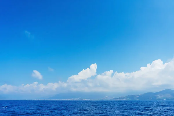 Widok Wybrzeże Antalyi Łodzi Morza Śródziemnego Turcji Słoneczny Letni Dzień — Zdjęcie stockowe