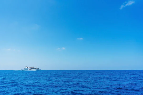 Grand Navire Passagers Blanc Mer Doublure Vers Mer Méditerranée Turquie — Photo