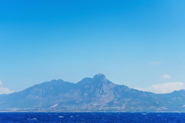 Vista Costa Turca Partir Mar Mediterrâneo Mar Montanhas Fundo Fundo — Fotografia de Stock
