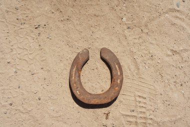 Dünya 'da şans getirmesi için demir at nalı. At nalını kaybettim. Kapadokya 'da at nalı