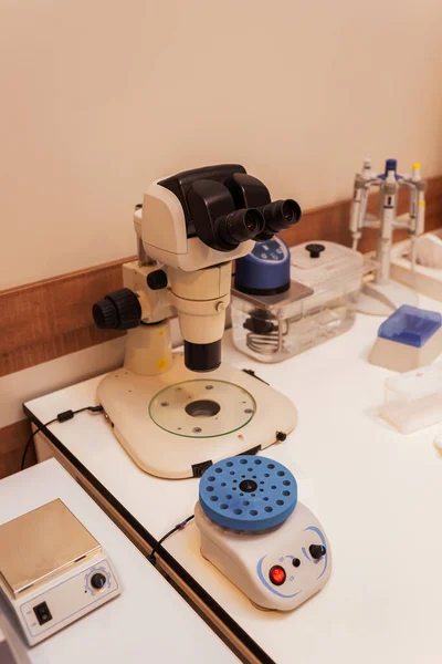 Microscope Center Reproductive Medicine Microscope Examining Eggs Equipment Medical Office — Photo