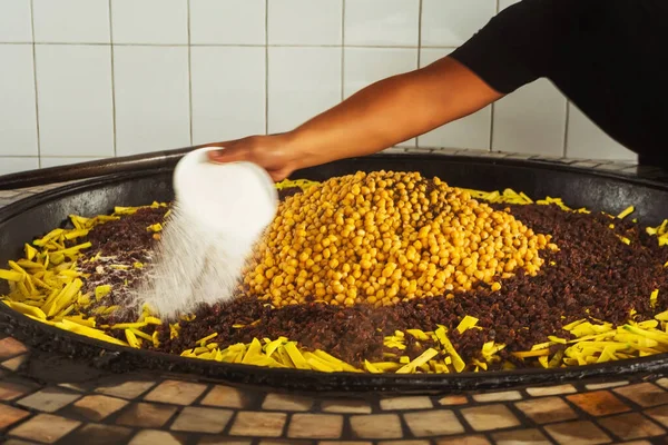 Man Adds Spices Uzbek Pilaf Cafe Uzbek Cook Pilaf Center — Stock Photo, Image