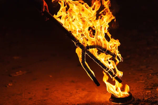 Orange Fire Trident Burning Kerosene Iron Forks Burning Torch Fire — Stockfoto