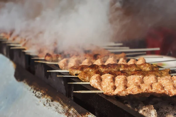 Grilled Meat Coals Cafe Uzbekistan Barbecue Grill Tourist Place Frying — Zdjęcie stockowe
