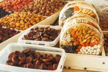 gift sets of dried fruits in the market of tashkent. ready-made baskets with dried sweets at the bazaar of uzbekistan. gift Uzbek goods for tourists