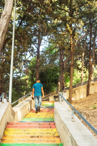 Man Walks Colored Tourist Staircase Single Man Colored Shirt Cyprus — Stock Photo, Image
