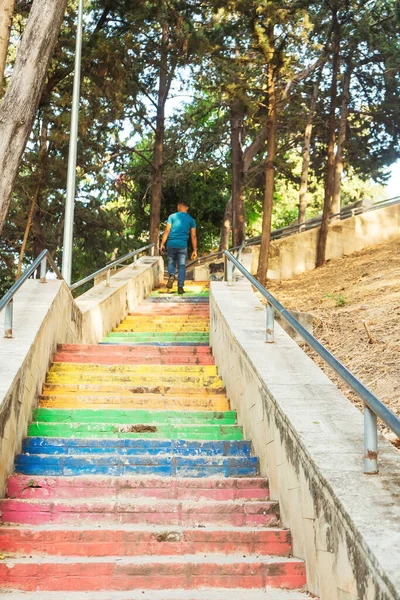 Man Walks Colored Tourist Staircase Single Man Colored Shirt Cyprus — Stock Photo, Image