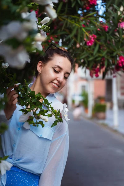 Portrait Girl Blue Skirt Next Flowering Bush Istanbul Wide Smile — Stock Photo, Image