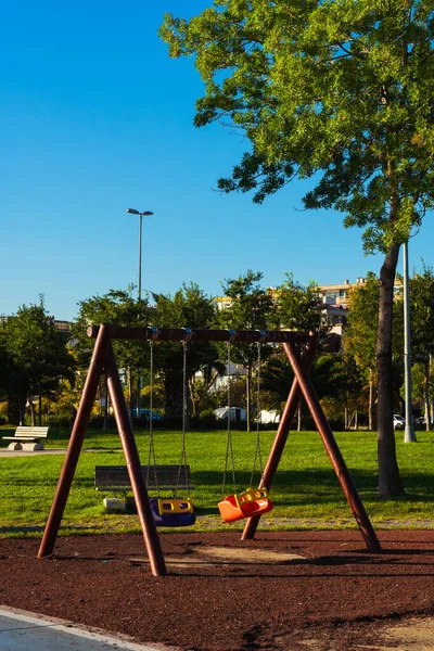 Kinderschaukel Auf Dem Spielplatz Istanbul Sitze Auf Einer Kette Zum — Stockfoto