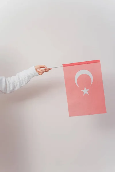 Turecká Vlajka Dívčí Ruce Bílé Zdi Turecká Vlajka Klacku — Stock fotografie