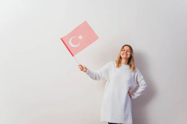 Elinde Türk Bayrağı Olan Örgü Elbiseli Bir Rus Kız Rus — Stok fotoğraf