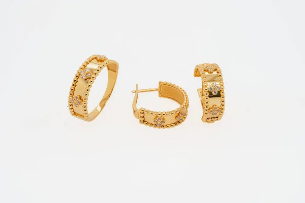 Conjunto Joyas Oro Sobre Fondo Blanco Conjunto Pendientes Anillos Sobre — Foto de Stock