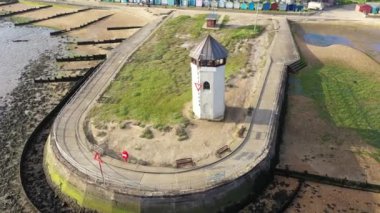 Günbatımında Brightlingsea deniz feneri kulesi, büyüleyici hafif deniz kıyısında özel bir gün, Essex, İngiltere, İngiltere