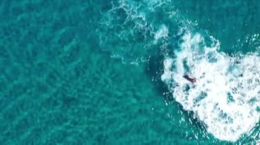 Güneşli bir yaz gününde uçuş ve deniz yolculuğu, Zakynthos, Yunanistan