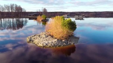 Yanisyarvi gölünün havadan görünüşü. Karelia, Rusya.