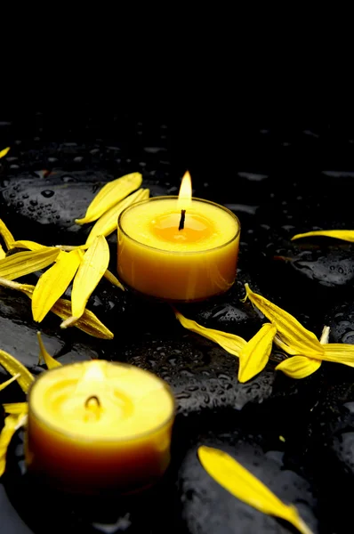 Žlutá svíčka — Stock fotografie