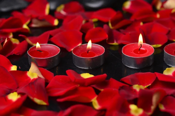 Candles with rose petals — Stock Photo, Image