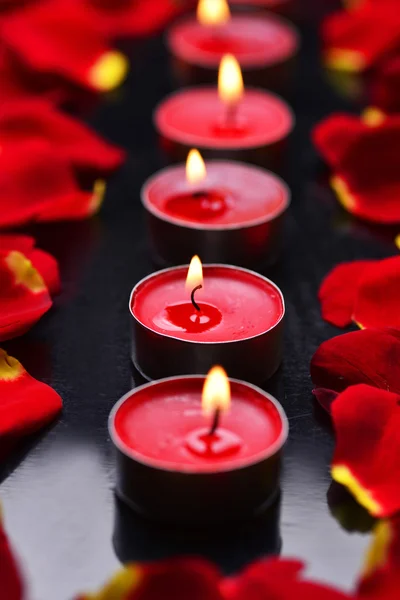 Candles with rose petals — Stock Photo, Image