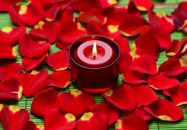 Candles with rose petals — Stock Photo, Image