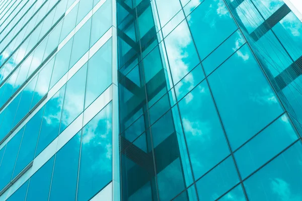 아래쪽의 파노라마 강철푸른 성공적 건축의 비즈니스 로열티 프리 스톡 이미지