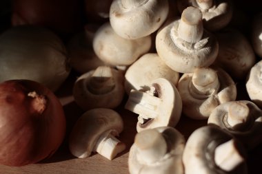 taze mantar ve soğan