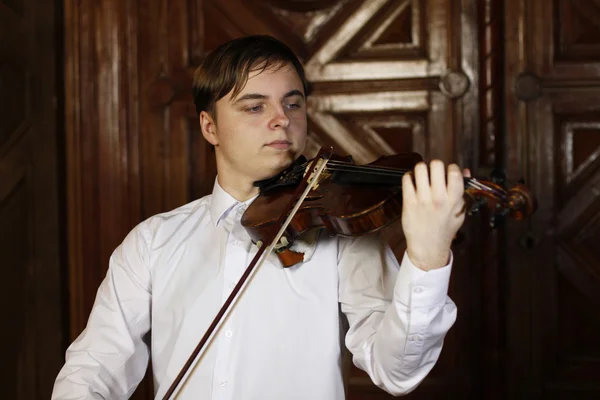 Joven violinista —  Fotos de Stock