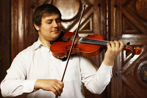 Guy and a violin — Stock Photo, Image