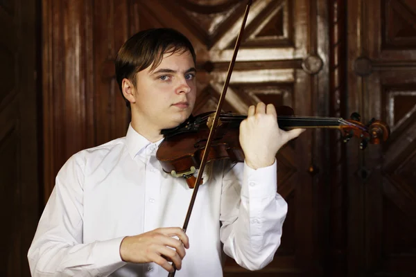 Joven violinista —  Fotos de Stock