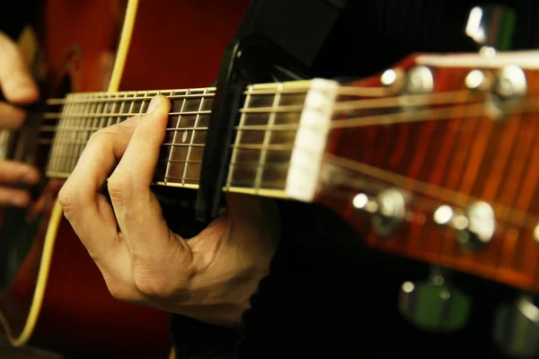 Gitarre spielen — Stockfoto