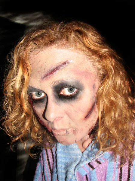 Kadın zombi korkunç yüzü — Stok fotoğraf