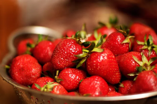 Lots of strawberries in colander — Stock Photo, Image