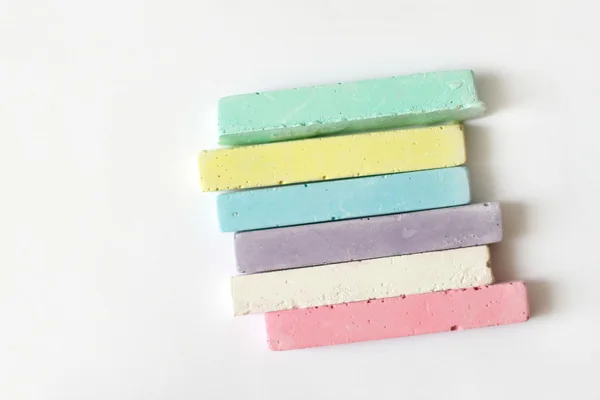 Veelkleurige pastel krijtjes — Stockfoto