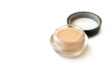 beyaz zemin üzerinde ton krem