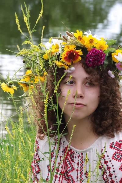 Ragazza Ucraina Costume Nazionale Con Ghirlanda Sulla Testa Costume Etnico — Foto Stock