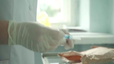 El ele tutuşma şırıngası ve aşı