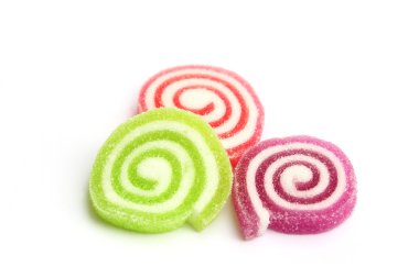 Marshmallow ile üzerine beyaz izole jelatin tatlı