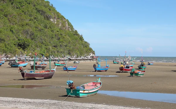 Bateaux de pêche sur la plage — Photo