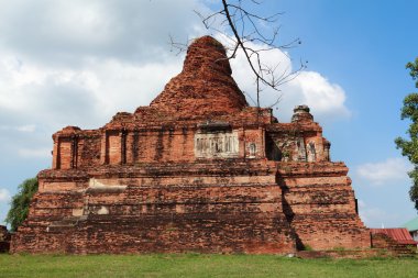 eski pagoda ayutthaya içinde mavi gökyüzü ile