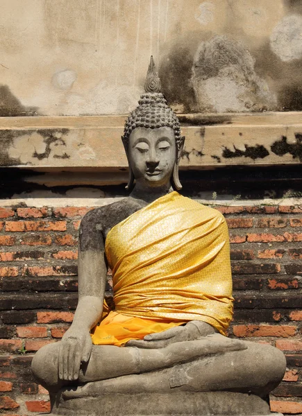 Antigua estatua de buddha en Wat Yai Chai Mongkhol — Foto de Stock