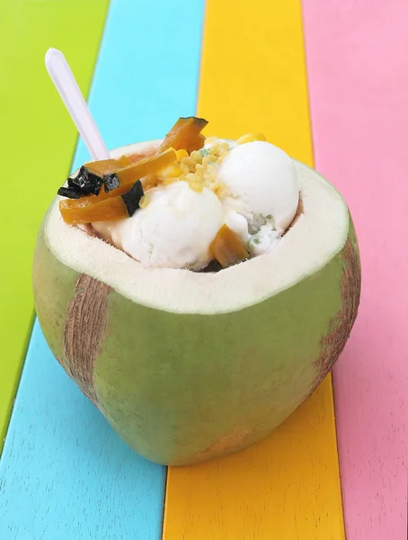 Kokosijs met pompoen en maïs — Stockfoto