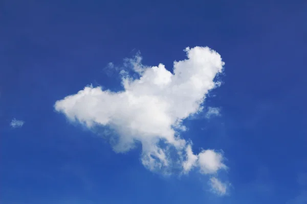 Bonita nube contra el cielo azul Fotos de stock libres de derechos