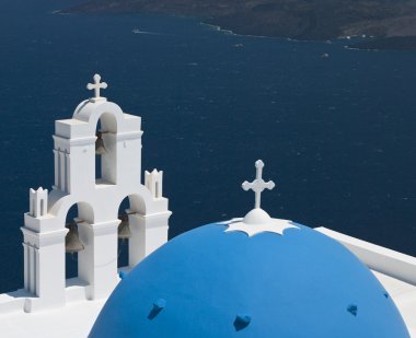 santorini - Yunanistan üzerinde Mavi kubbeli kilise