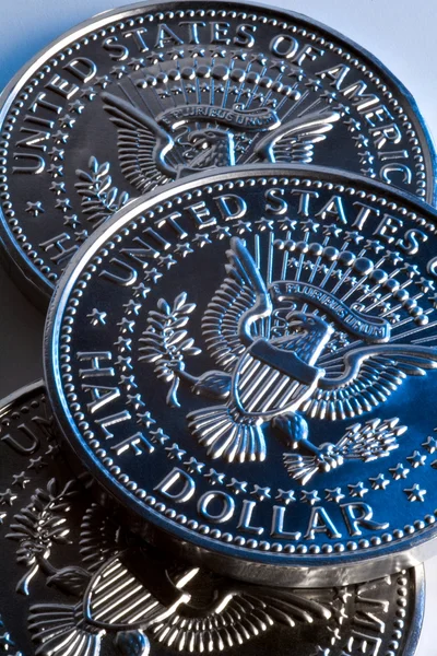 Полдоллара США в монетах — стоковое фото