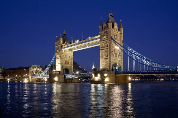Tower Bridge - Londres - Inglaterra — Foto de Stock