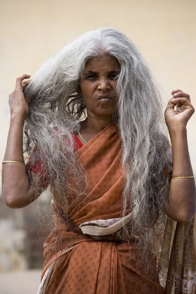Indiai nő, hosszú haj — Stock Fotó