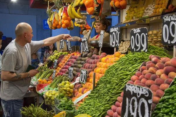 Mercado Alimentar de São José - Barcelona - Espanha . — Fotografia de Stock