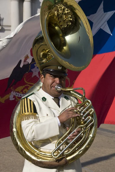 Tuba çalan - Cumhurbaşkanlığı band - santiago - Şili — Stok fotoğraf